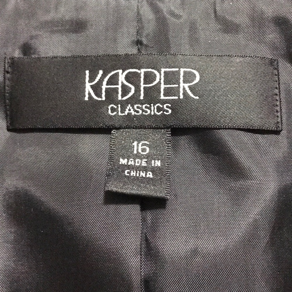 KASPER Suit - Picture 5 of 7